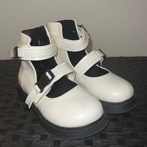 SHEIN Girls Buckle Detail High Top Mary Janes - Size 1